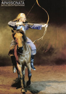 Reiten ist das Hobby des schwarzhaarigen Flittchens Reiten ist das Hobby des schwarzhaarigen Flittchens